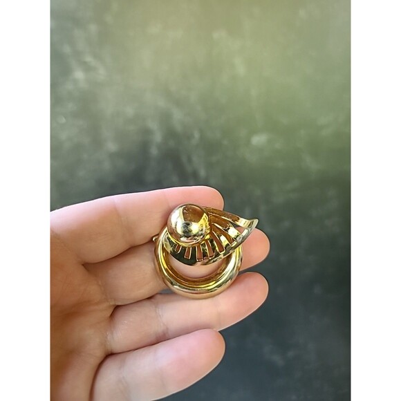 Coro Gold Tone Metal Brooch Vintage Costume Jewelry - Picture 1 of 10
